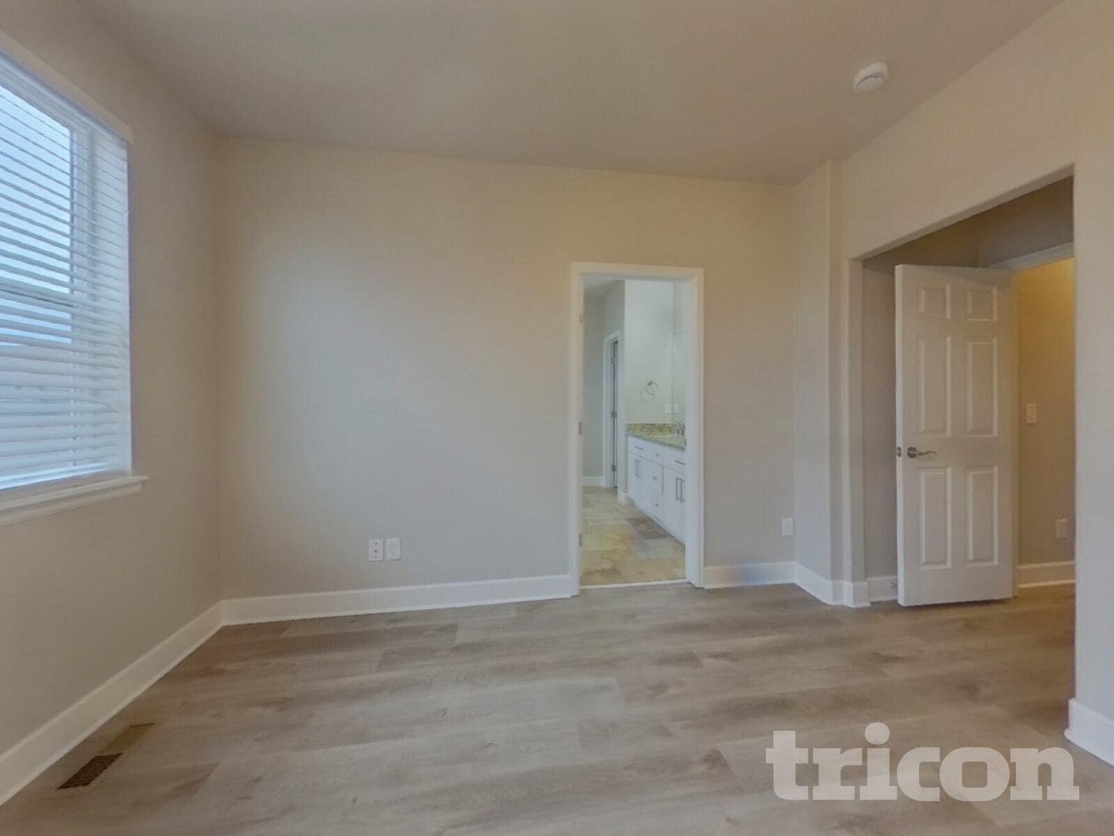 Building Photo - 9805 W Hinsdale Pl