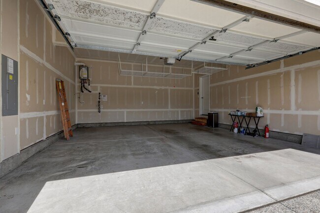 Building Photo - 4 Bedroom Home with Open Den, Living & Family Rooms – Space for Everyone