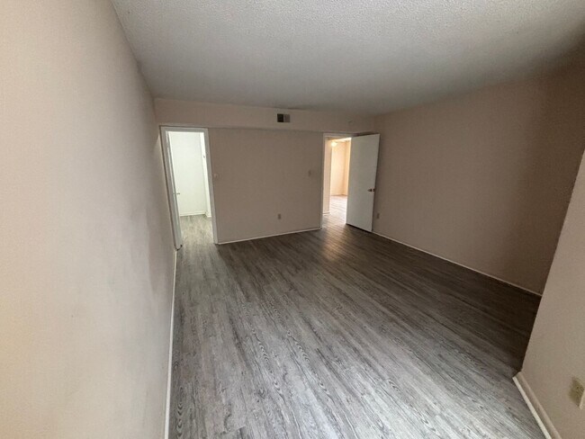 Building Photo - 2 Bedroom, 2 Bath Condo in Virginia Beach