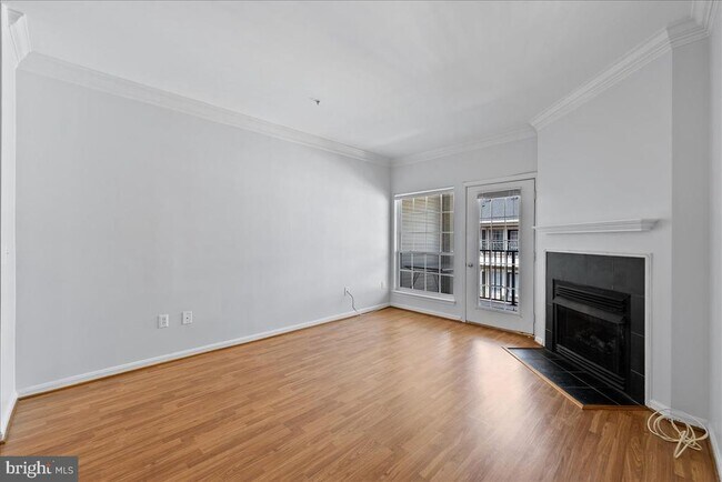 Building Photo - 4860 Eisenhower Ave