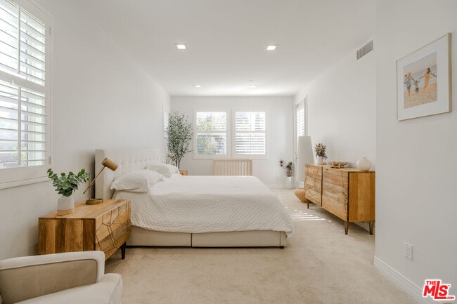 Building Photo - 7100 Playa Vista Dr