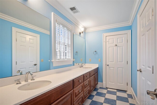 Building Photo - 11 Lost Nations Rd