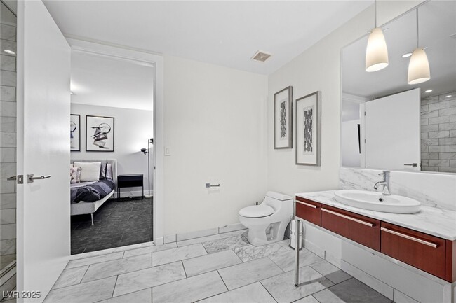 Building Photo - 4471 Dean Martin Dr
