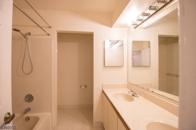Building Photo - 36 Needham Way