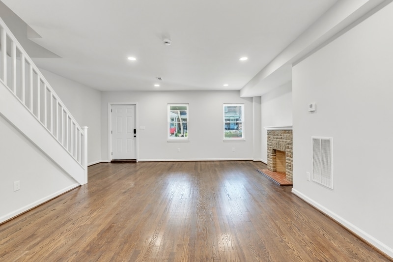 Building Photo - 731 Mt Holly St