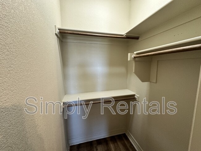 Building Photo - Baylor 501 - 1