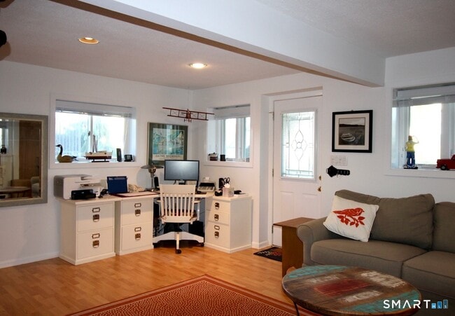 Building Photo - 147 Captains Dr