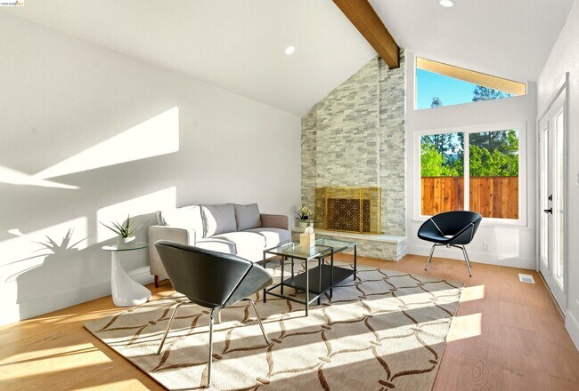 Building Photo - 11 Paddock Ct