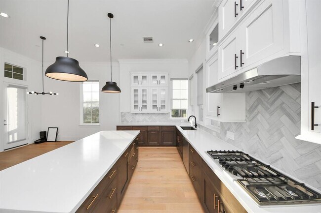 Building Photo - 4005 Woodshire Vlg Ests