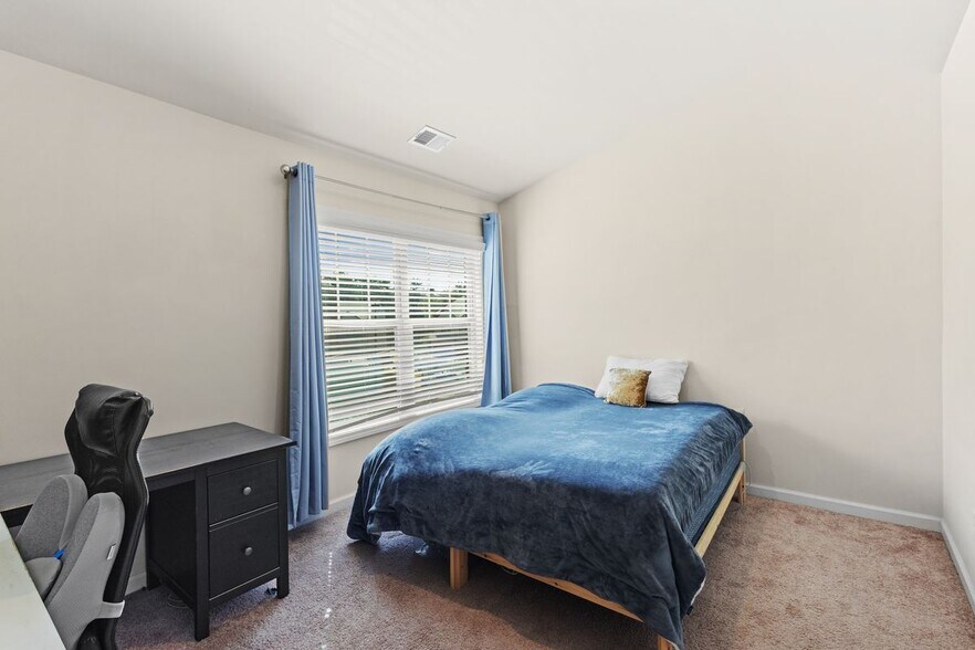 Building Photo - 4275 Almanor Cir