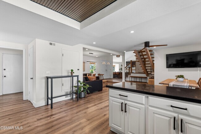 Building Photo - 363 Larcom St