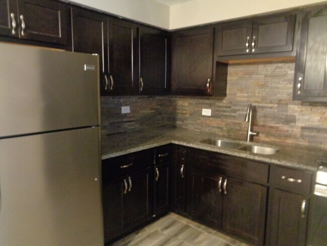 Building Photo - 6338 W 99th Pl