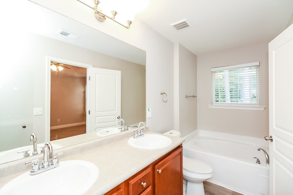 Building Photo - 2113 Anchor Ct