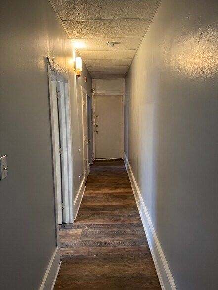 Building Photo - 559 N 63rd St