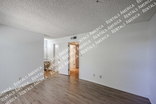 Building Photo - 1052 S San Jose