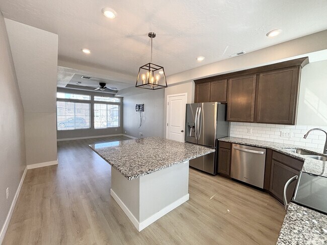 Building Photo - A - 153 E Brushy Canyon St - 1