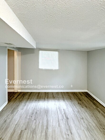 Building Photo - 8802 Homewood Dr