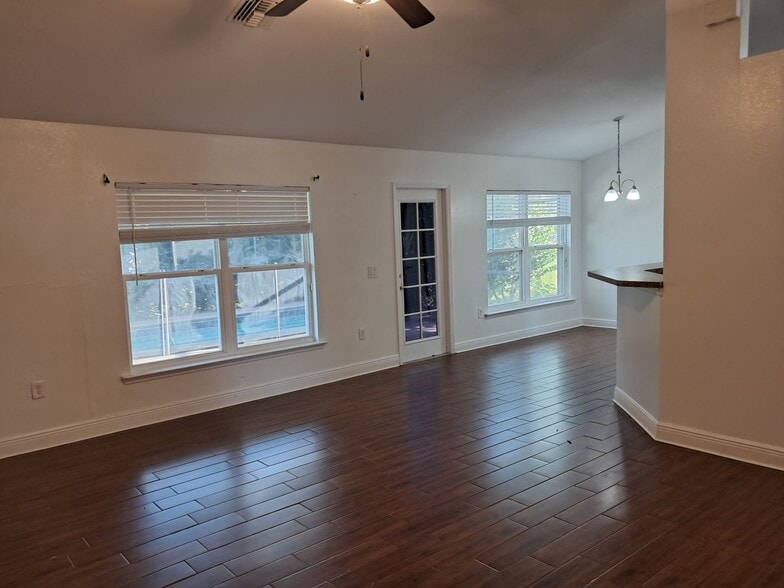 Building Photo - Beautiful 3 Bedroom +Den Pool Home for Rent!!!