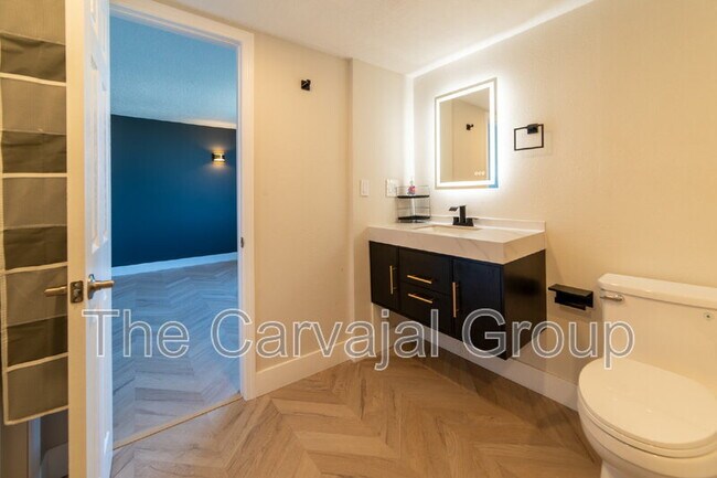 Building Photo - 400 E Colonial Dr