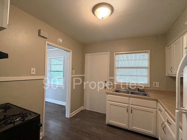 Building Photo - 1830 Eldorado St