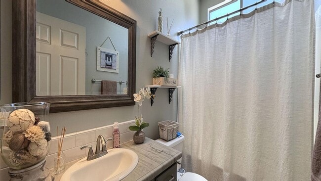 Building Photo - 1562 Campus Ave