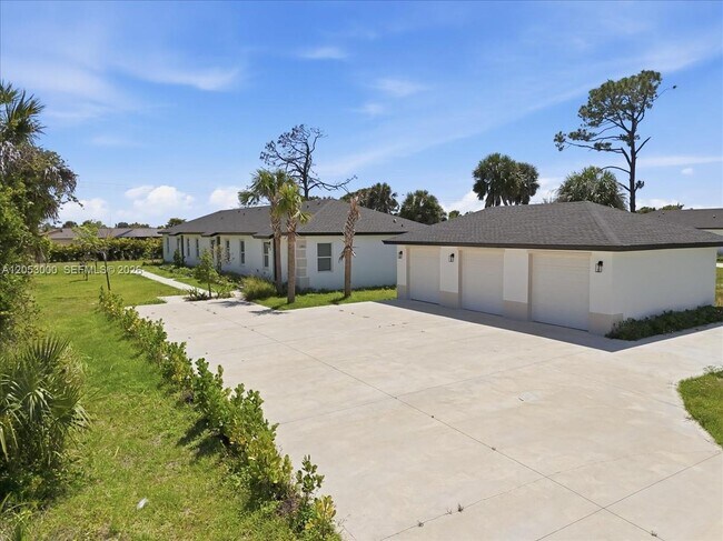 Building Photo - 195 Rotonda Blvd W