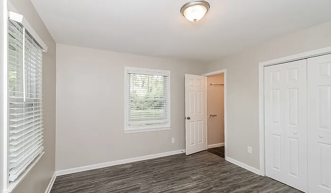 Building Photo - 2296 Lakewood Dr NW