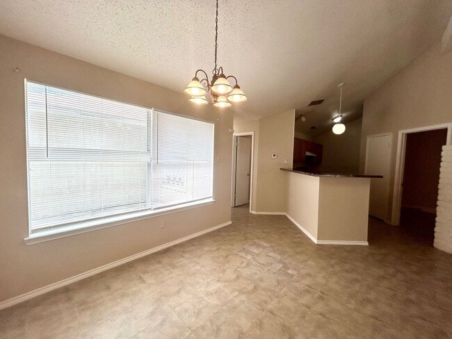 Building Photo - 2 Bedroom 2 bath in BIG COUNTRY GDN HMS