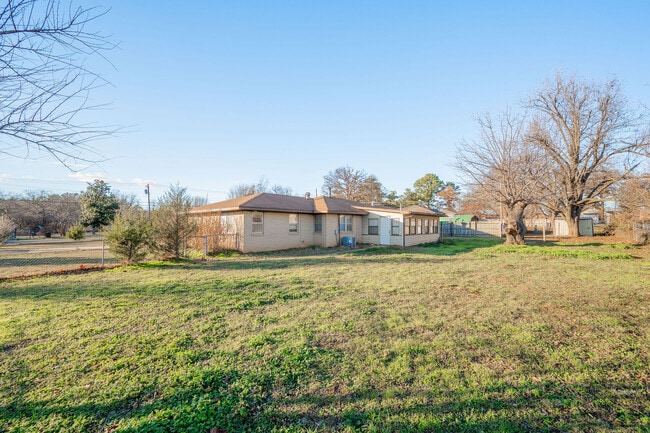 Building Photo - 4800 Spencer Rd