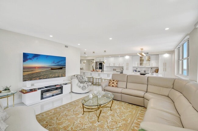 Building Photo - 5440 N Ocean Dr