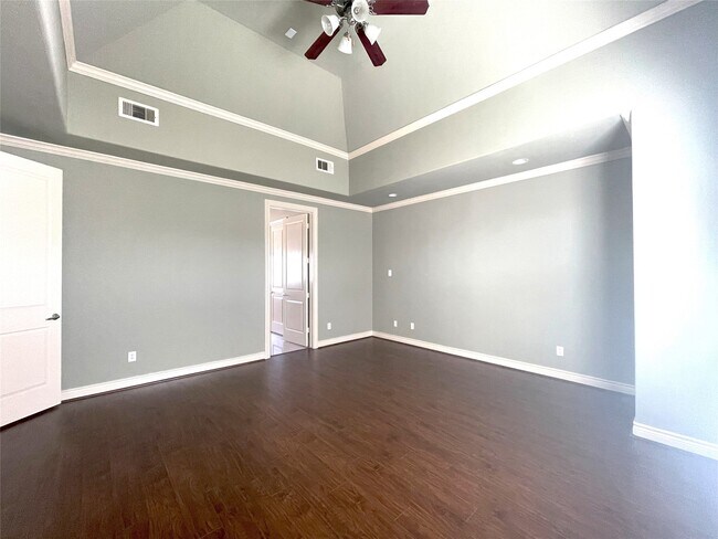 Building Photo - 3138 Pemberton Walk