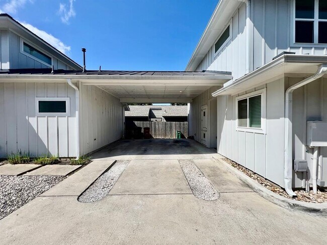 Building Photo - 4705 Rosedale Ave