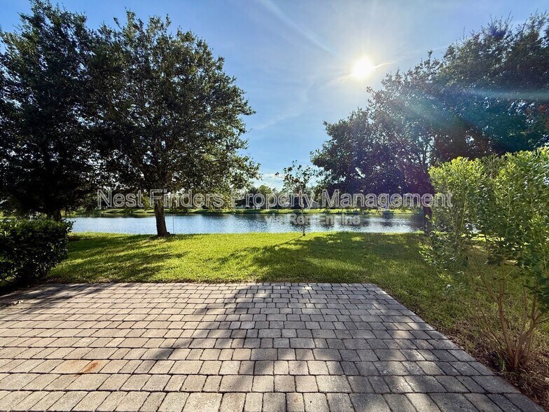 Building Photo - 105 N Aberdeenshire Dr