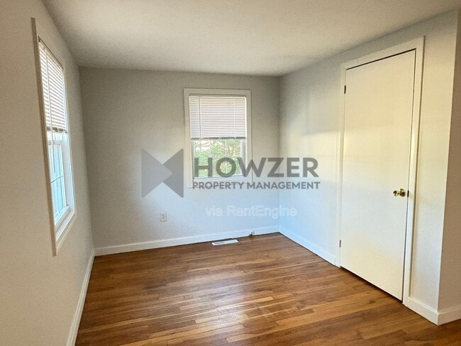 Building Photo - 4 Short Way