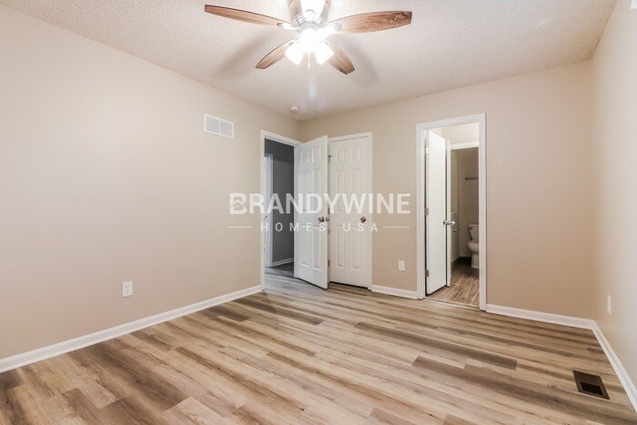 Building Photo - 506 Broadway St