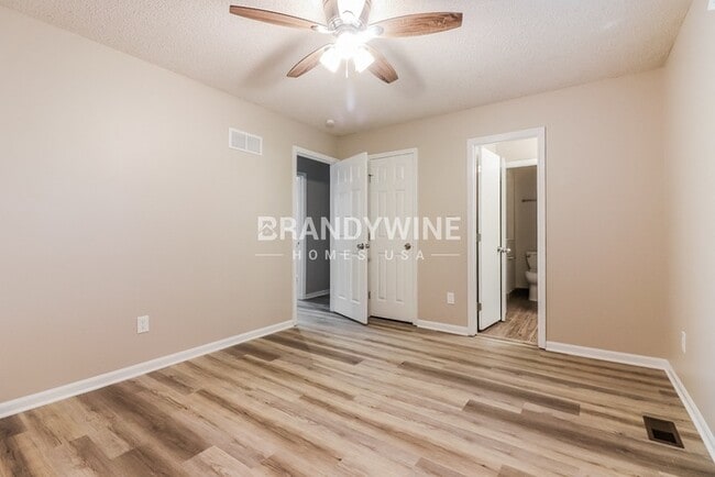 Building Photo - 506 Broadway St