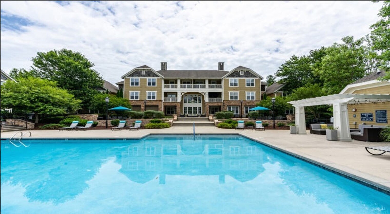 Building Photo - 1024 Cranbrook Dr