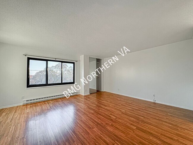 Building Photo - 309 Yoakum Pkwy