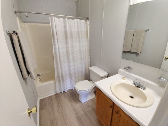 Building Photo - 16 Duiguid Dr