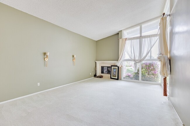 Building Photo - Spacious 3BR / 2BA Single-Story Pool Home in Granada Hills