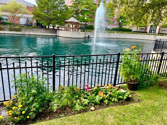 Building Photo - 362 Town Pl Cir