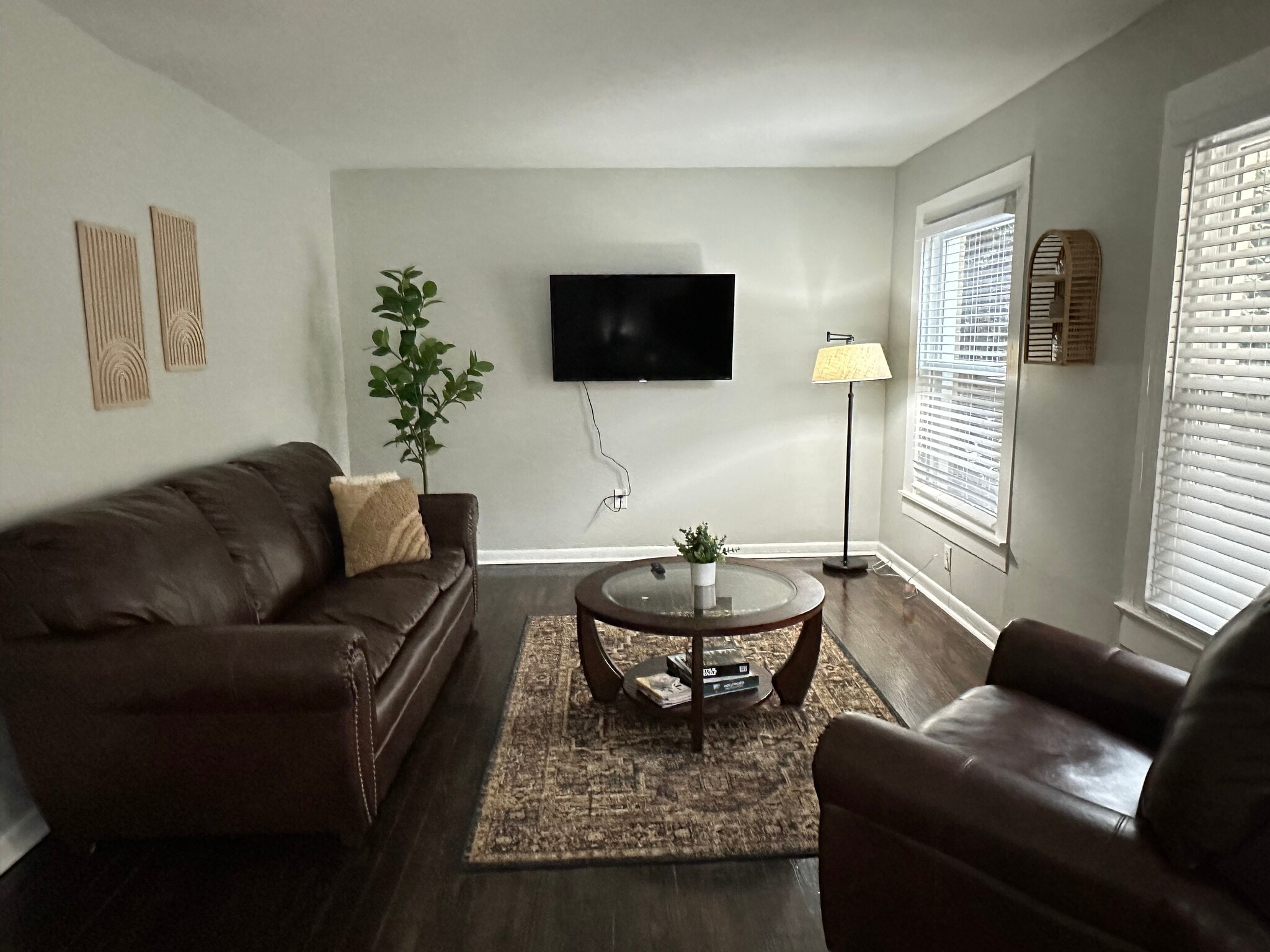 Building Photo - 505 Ward Ave NE