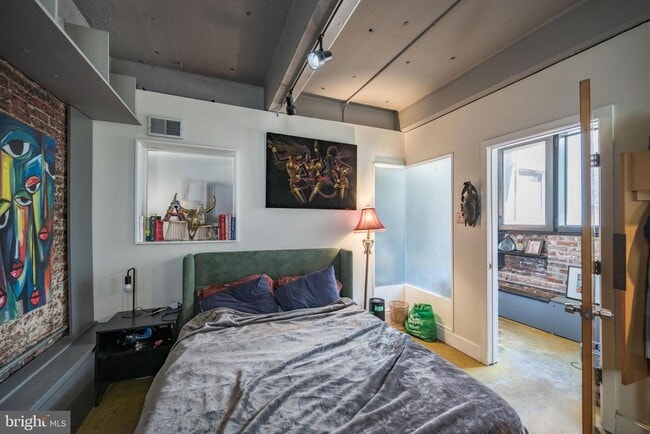 Building Photo - 144-50 W Laurel St