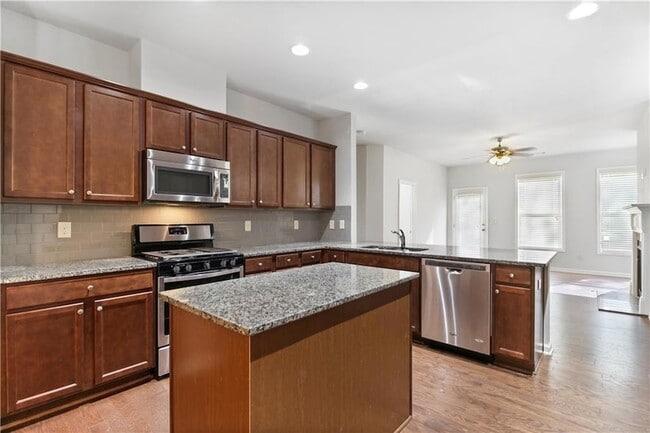 Building Photo - 5090 Breezewood Cir