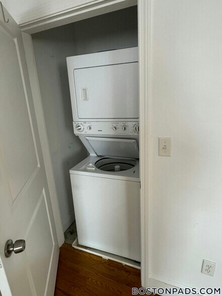 Building Photo - 1798 Beacon St