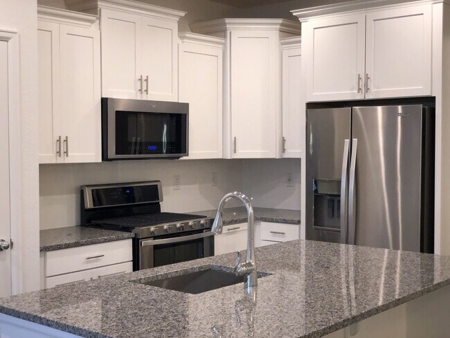 Building Photo - Modern Three Bedroom Townhome Available For Rent in Creekside