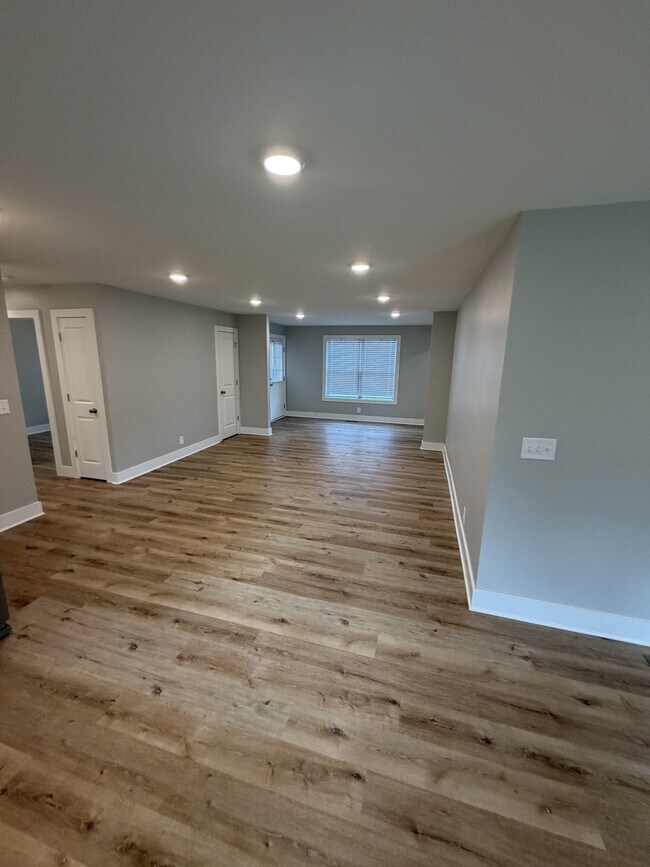 Building Photo - 7847 US-41