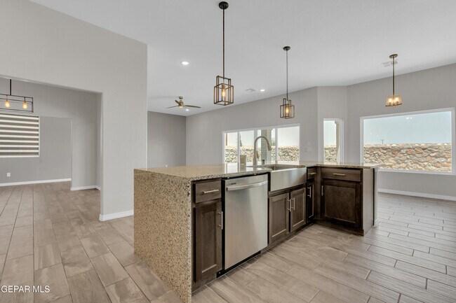 Building Photo - 544 La Entrada Cir