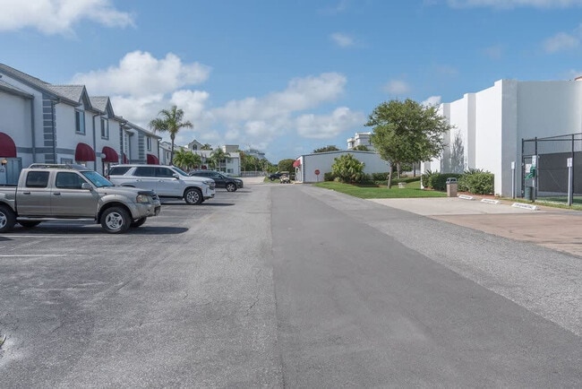 Building Photo - 516 Beach Park Ln