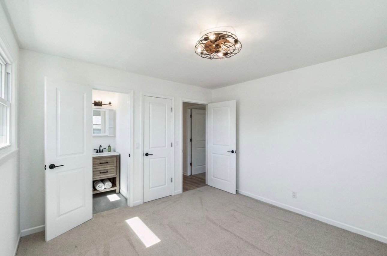 Building Photo - 114 Hankins Dr